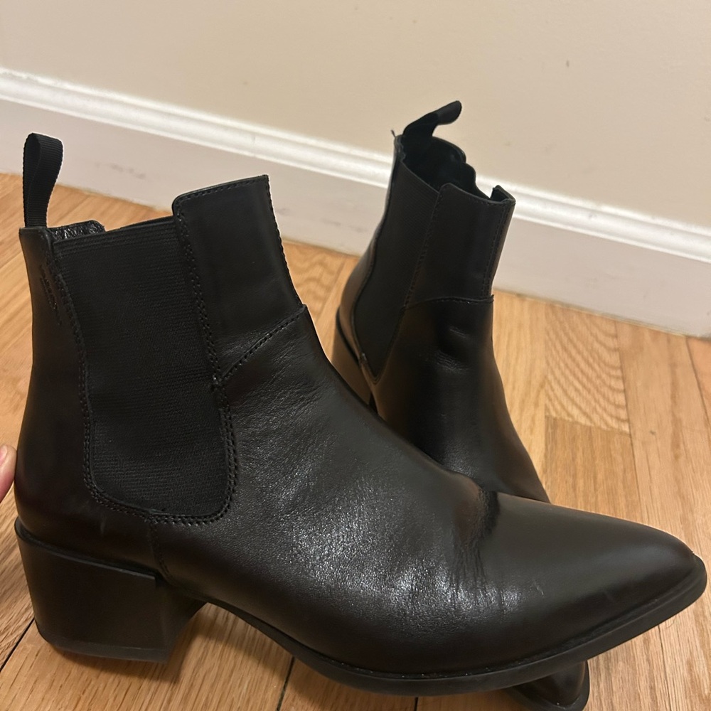 Vagabond Chelsea boots